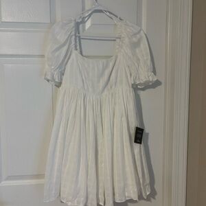 White plaid puff sleeve dress